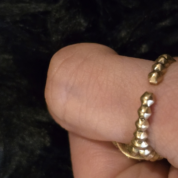 Gucci 18kgo Elegant Red Strawberry Ring - Picture 9 of 10